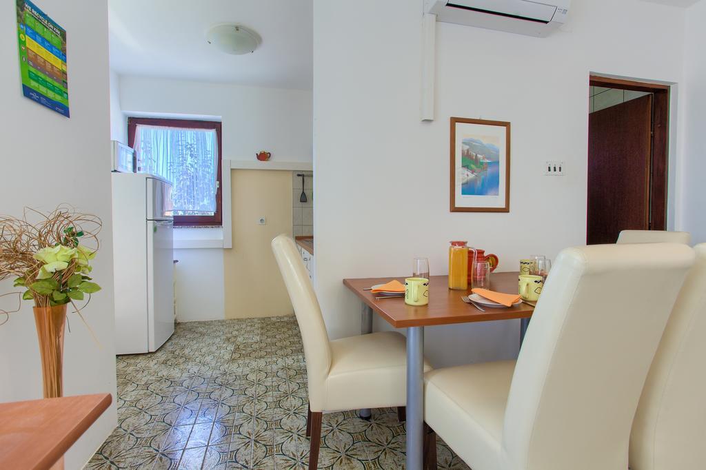 Apartments Vlatko Krk Town Extérieur photo