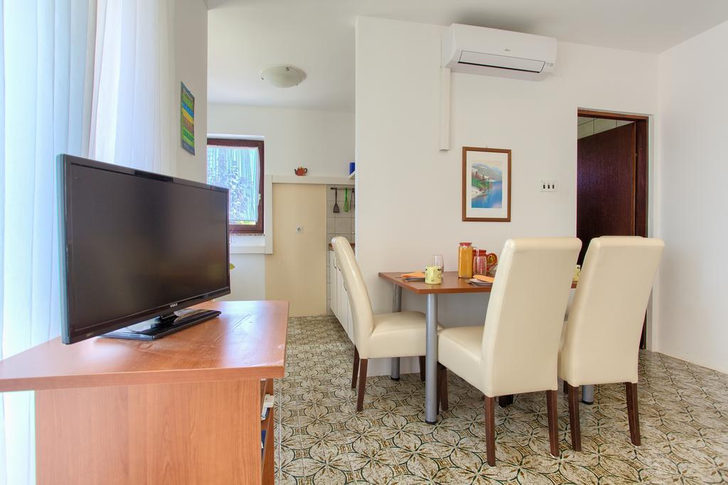 Apartments Vlatko Krk Town Extérieur photo